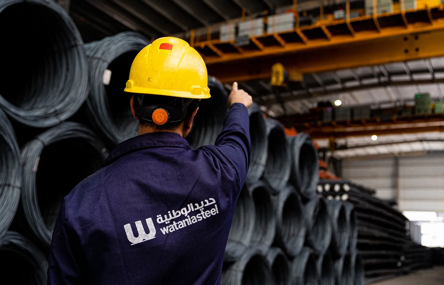 أحد العاملين في مصنع حديد الوطنية - A worker at the Watania Steel factory